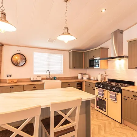 Hemingway With Hot Tub * York