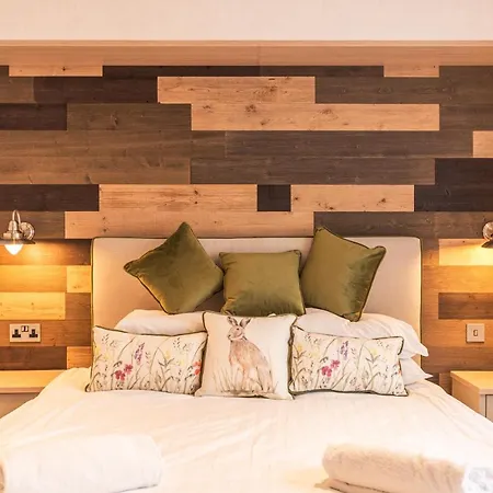 Hemingway With Hot Tub York